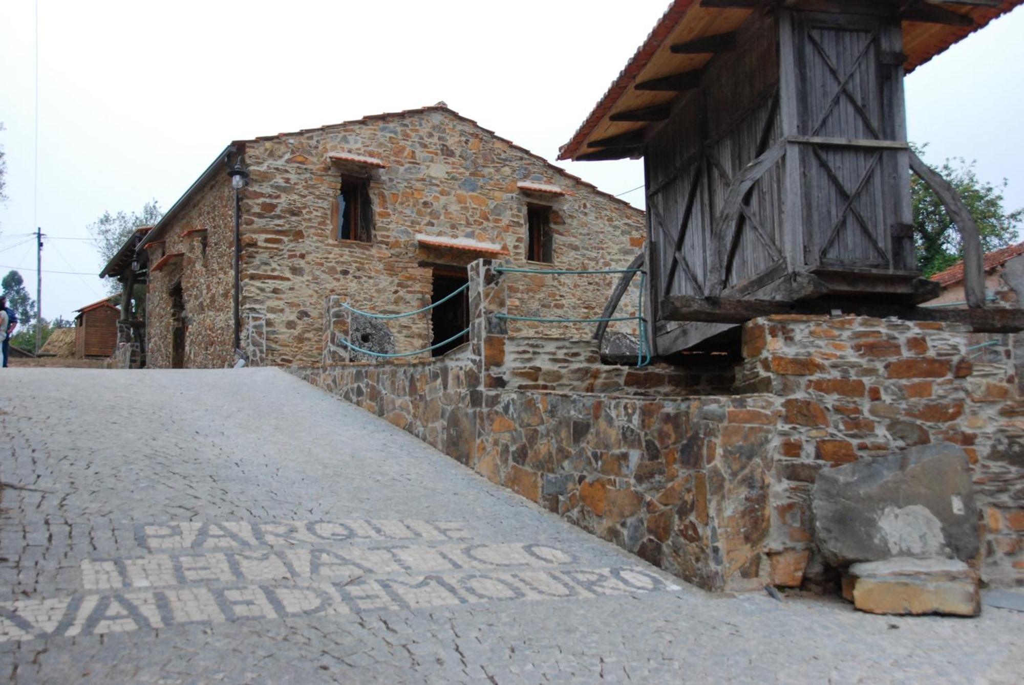 Parque Tematico Vale De Mouro Villa ภายนอก รูปภาพ